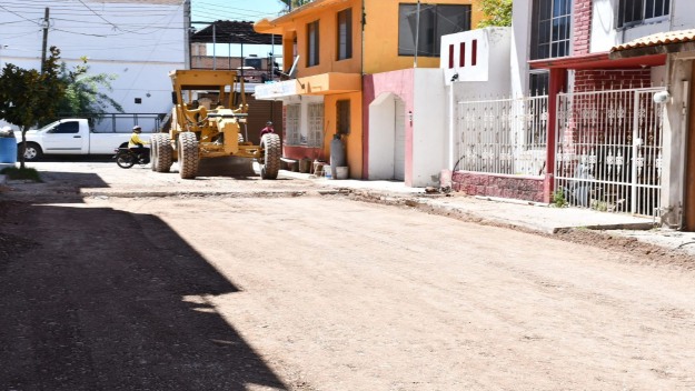 REHABILITAN CALLE SOLIDARIDAD EN LA COLONIA LA PRIMAVERA EN SANTIAGO PAPASQUIARO.